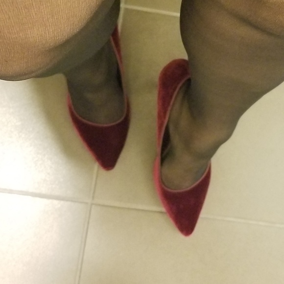 APT 9 DYNAMIC COMFORT HEELS SZ. 8.5 in cranberry velveteen - Picture 5 of 5